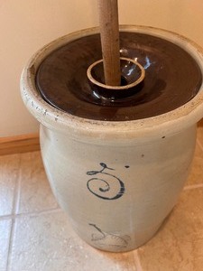 lot 15 image: Vintage Red Wing Union Stoneware 5 Gallon Hand Thrown Crock Butter Churn