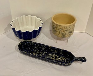 lot 108 image: Variety of Decorative Pottery Items including a Sponge Ware Bowl