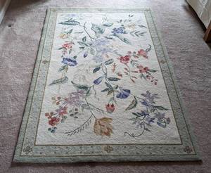 lot 80A image: Hooked Floral Accent Rug