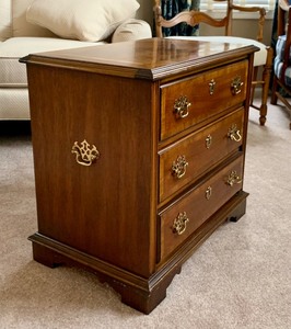 lot 97 image: Vintage Chippendale Style End Table  Night Stand