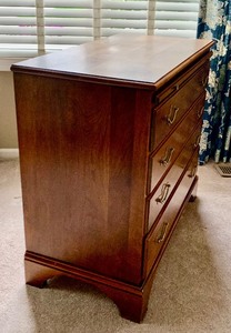 lot 98 image: Vintage Bachelors Chest of Drawers with Serving Tray