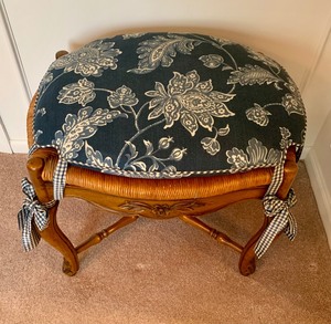 lot 83 image: Pretty Rattan Stool with Blue and White Tie Cushion
