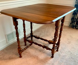 lot 84 image: Vintage Oak Barley Twist Gate Leg Table  Drop Leaf Table