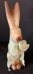 lot 87 image: Set Adorable Decorative Rabbits