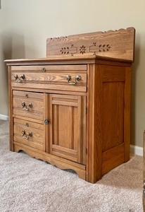lot 30 image: Beautiful Vintage Commode