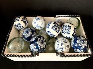 lot 80 image: White Wooden Decorative Box with Beautiful Blue and White Spheres