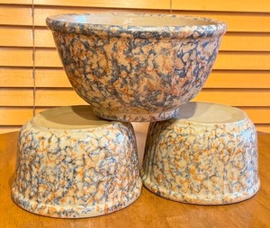 lot 134 image: Three Vintage Sponge Ware Bowls