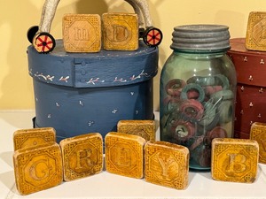 lot 252 image: Decorative Vintage Finds