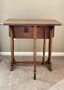lot 93 image: Small Vintage English Swing Leg Drop Leaf Table
