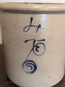 lot 7A image: Vintage Four Gallon Salt Glazed Bee Sting Crock