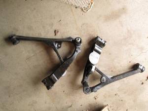 Pair of control arms for a 2004 Che...