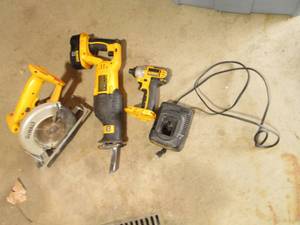 Dewalt 18v cordless Sawzall and cir...