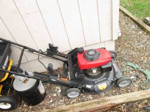 Push lawn mower for parts, no compr...