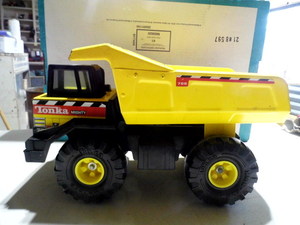 TONKA MIGHTY DUMP TRUCK 16 LENGTH...