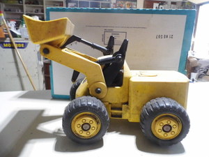 LITTLE TIKES FRONT LOADER TRACTOR...