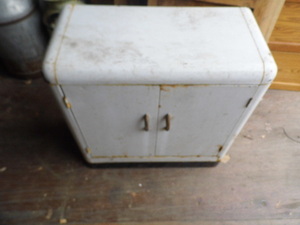 Vintage metal cabinet...