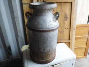 Vintage milk can with lid...