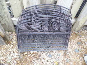 Border fence for yard or garden