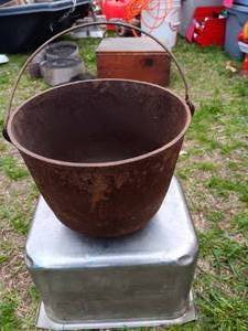 Stainless steel pan and metal bucke...