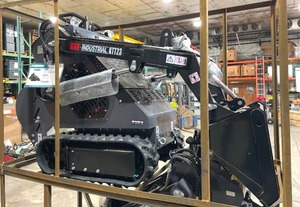 lot 66 image: AGT Mini Skid Steer