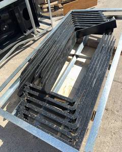 lot 45 image: Pallet Forks Class II (42 inch)