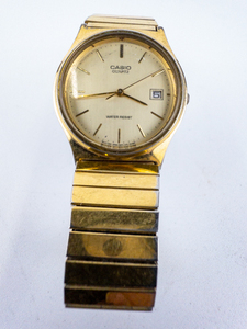 lot 40 image: Mens Casio MQ-537 Goldtone Dial Yellow Stainless Steel & Base Metal Quartz Analog watch. New Battery Installed