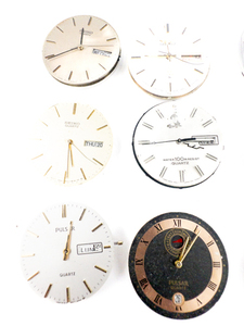lot 65 image: ZODIAC Automatic Movement Cal 76 & an Assortment of Quartz Watch Movements & Dials