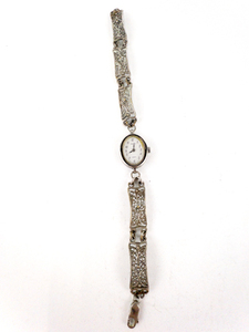 lot 83 image: Ladys Pulsar White Dial #V810-2830 R2 White Stainless Steel & Base Metal Quartz Analog watch. Working
