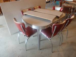 lot 3 image: Vintage Dinette Set