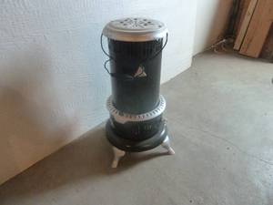 lot 10 image: Perfection Kerosene Stove