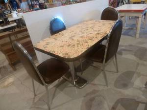 lot 15 image: Vintage Card Table & Chairs