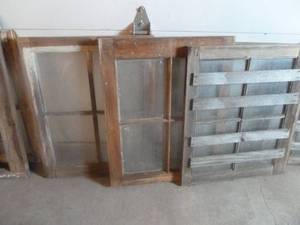 lot 18 image: Vintage Barn Windows 4 light