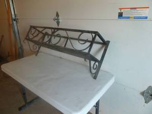 lot 19 image: Wrought Iron Flower Planter
