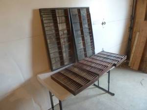 lot 22 image: Vintage Knick Knack Shelf Displays