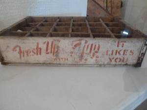 lot 27 image: Vintage Coke & 7Up Crates