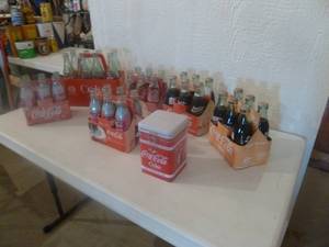 lot 29 image: Vintage Coke 6 Packs