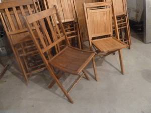 lot 54 image: Vintage Wood Folding Chairs