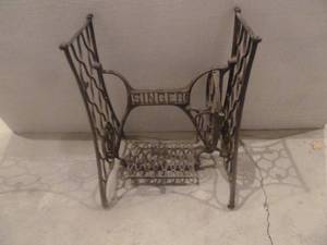lot 66 image: Singer Sewing Machine Base