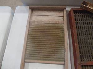 lot 83 image: Antique Grain Seed Grade Set
