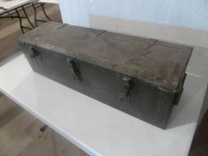 lot 88 image: Antique US Infantry LockerTool Box