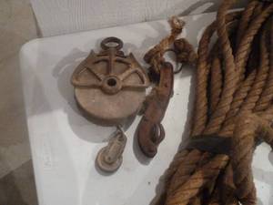 lot 102 image: Antique Hay Pulley & Hay Rope