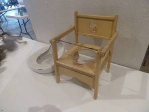 lot 108 image: Vintage Infant Poddy Chair