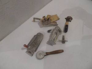 lot 109 image: Assorted Can Openers