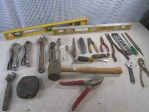 lot 57 image: (EW5) Assorted Hand Tools in Tool Bag