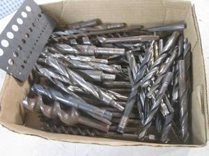 lot 73 image: (BS) Flat of Assorted Drill Bits and Size Gauge