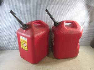 lot 339 image: (RM5) 2 - 6 Gallon Gas Cans...