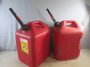 lot 338 image: (RM5) 2 - 6 Gallon Gas Cans...