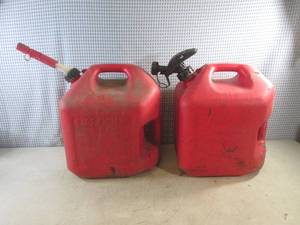 lot 337 image: (RM4) 2 - 5 Gallon Gas Cans...