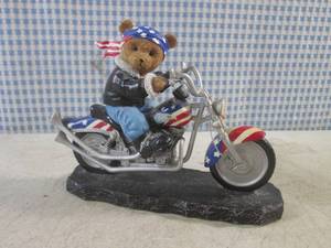 lot 325 image: (FS) Bear To Be Wild Figurine from Born To Ride Collection 6 W x 4 12 H