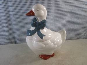 lot 307 image: (FS) Goose Cookie Jar LL